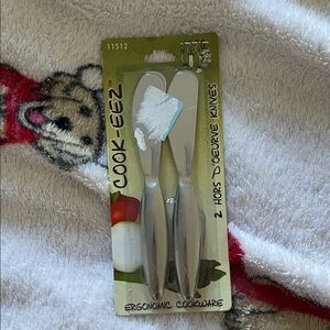Cook-Eez Silver Cheese Knives Set